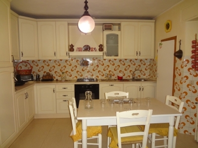 01-0610181347054-cover.jpg
